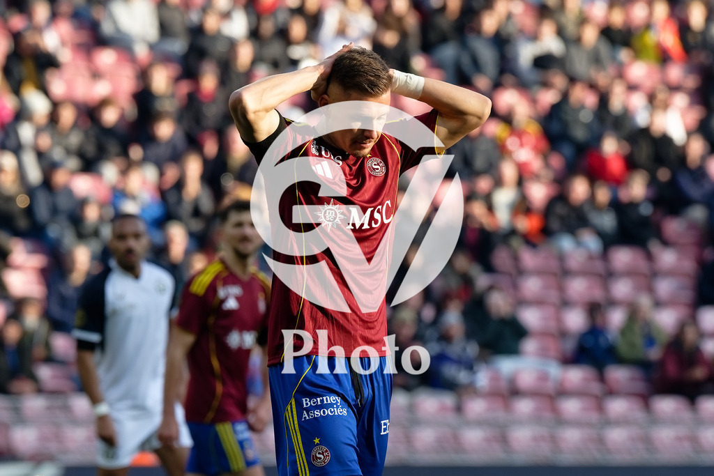 Brack Super League - Servette FC v FC Zurich | Samuel Mraz (90 Servette FC) looks dejected  during the Brack Super League match between Servette FC and FC Zurich at Stade de Geneve in Geneva, Switzerland