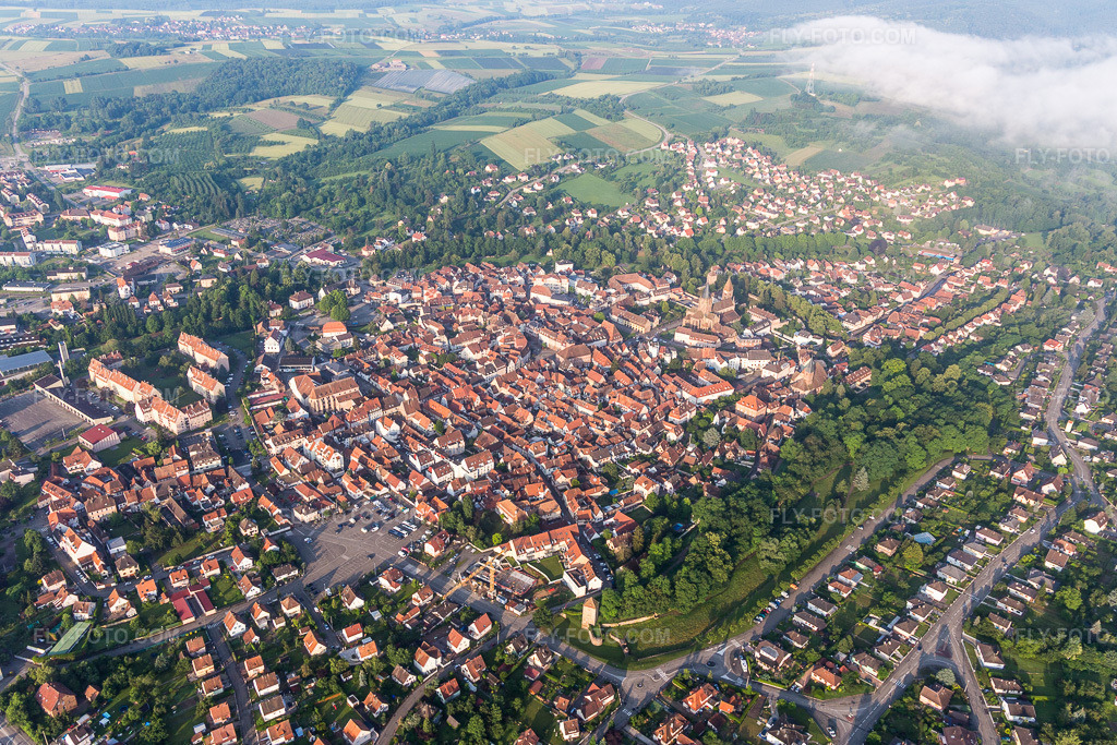Aerial view: View of the town in the district Schweigen in Wissembourg in the state Bas-Rhin, France. – Photo: IMG_107849.jpg taken on 06/10/2018 by Werner Riehm/FLY-FOTO.com – Resolution of the original: 5222 x 3481 px