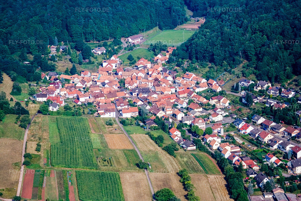 Luftbild: Ortsansicht von Osten im Ortsteil Gräfenhausen in Annweiler im Bundesland Rheinland-Pfalz in Deutschland. Foto: IMG_12046.jpg vom 31.07.2008 durch Werner Riehm/FLY-FOTO.de