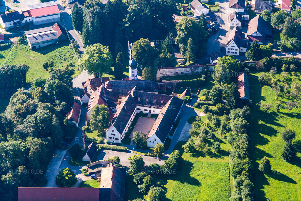 Luftbild: Gebäudekomplex des Augustinerinnenklosters mit Volkshochschule in Inzigkofen im Bundesland Baden-Württemberg in Deutschland. Foto: IMG_094197.jpg vom 27.08.2016 durch Werner Riehm/FLY-FOTO.de