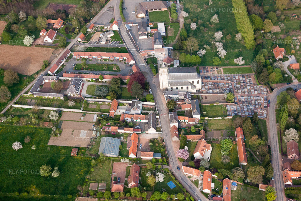 Luftbild: Ortsansicht in Rivière im Bundesland Pas-de-Calais in Frankreich. Foto: IMG_40100.jpg vom 17.04.2011 durch Werner Riehm/FLY-FOTO.de