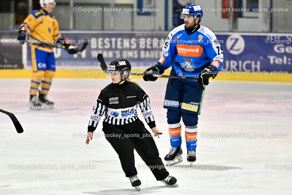 ESC SPARKASSE STEINDORF vs. 1. EHC ALTHOFEN | Klemm Anja Referee, #79 Petrik Benjamin ESC Steindorf, ESC SPARKASSE STEINDORF vs. 1. EHC ALTHOFEN, ESC SPARKASSE STEINDORF vs. 1. EHC ALTHOFEN am 30.11.2025 in Steindorf (Ossiachersee Halle), Austria, (Photo by Bernd Stefan)