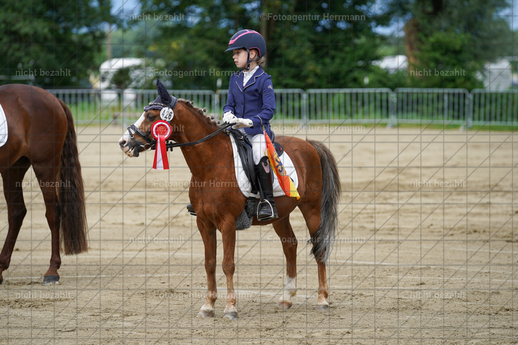 20240630-FAH02473 | Turnierbilder Schwabmünchen, Dressurbilder, Springreitturnier, Reitsportbilder, Turnierfotografen Bayern, Turnierfotograf