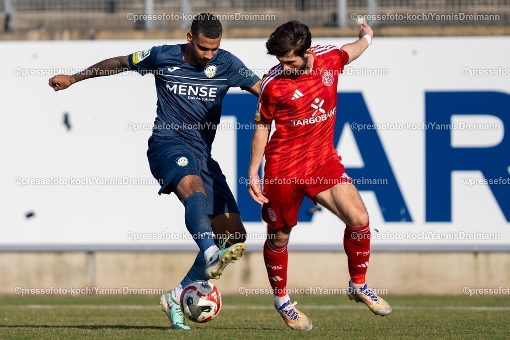 xYDR08032501075 | 08.03.2025, xydrx, Fußball, Fortuna Düsseldorf II (U23) - FC Gütersloh, Regionalliga West, Paul-Janes-Stadion: David Winke (FC Gütersloh #17) im Zweikampf gegen Deniz Bindemann (Düsseldorf II #26)
