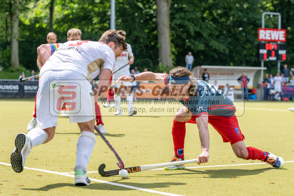 SFE_20230521_0107 | 1. Bundesliga Hockey Viertelfinale 3 Herren Rot-Weiss Köln - Berliner HC am 21.05.2023 in Köln (KTHC Stadion Rot-Weiss Köln Tennis and Hockey Club), Photo: Stephan Fehrmann 2023 (Sports-Gallery),Mats Grambusch ( Rot-Weiss Köln #3 ) ,Martin Zwicker ( Bremer HC #23 )