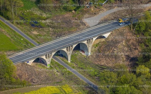 Bochum230404171 | Luftbild, Neveltalbrücke, Münscheider Damm über den Springorum-Radweg, Weitmar-Mark, Bochum, Ruhrgebiet, Nordrhein-Westfalen, Deutschland