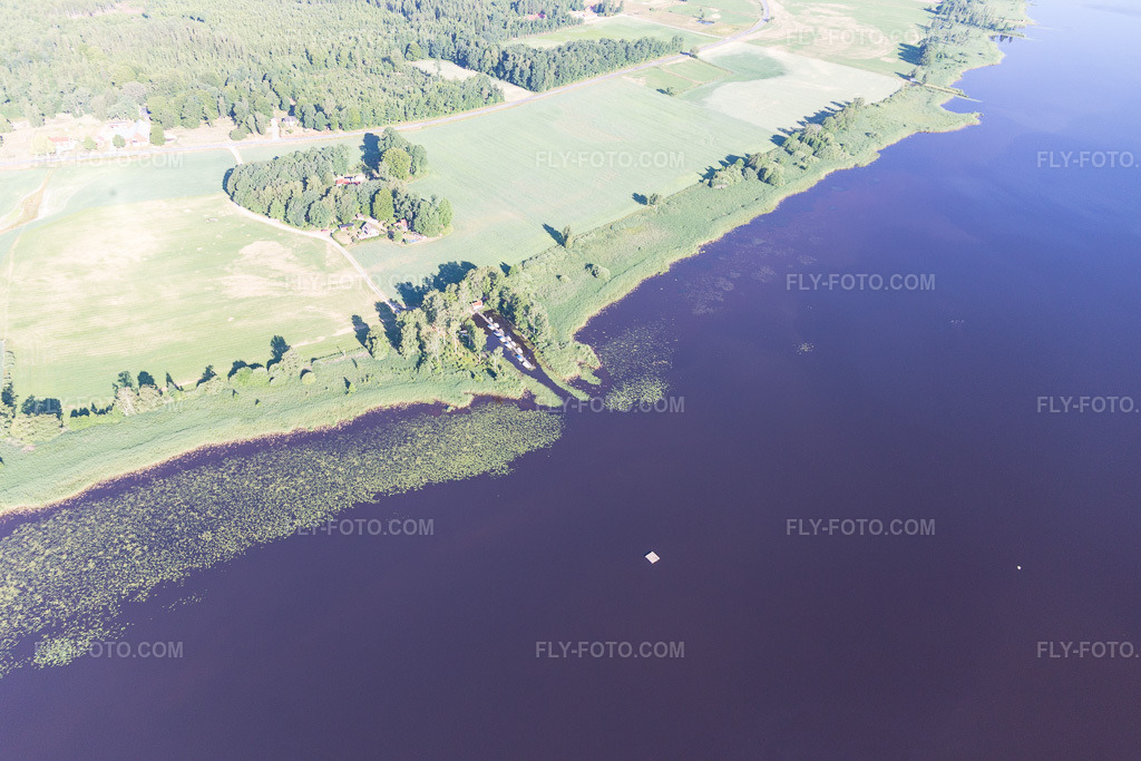 Aerial view: View of the town in Torne in the state Kronoberg, Sweden. – Photo: IMG_108187.jpg taken on 06/28/2018 by Werner Riehm/FLY-FOTO.com – Resolution of the original: 5472 x 3648 px