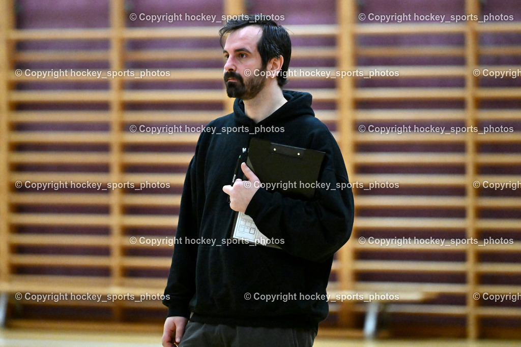 ASKÖ Volley Eagles Villach vs. VC Hausmannstätten | Headcoach VC Hausmannstätten Schachinger Lucas, ASKÖ Volley Eagles Villach vs. VC Hausmannstätten, ASKÖ Volley Eagles Villach vs. VC Hausmannstätten am 01.02.2025 in Villach (Ballspielhalle Lind), Austria, (Photo by Bernd Stefan)