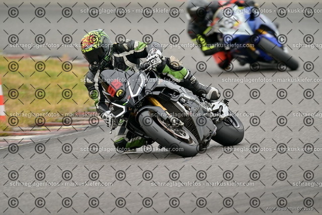 25bt05-1421 | markuskiefer.com - Realisiert mit Pictrs.com