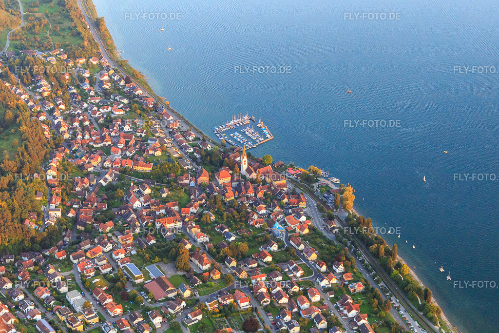 Seestraße mit Sipplinger Osthafen | Luftbild: Seestraße mit Sipplinger Osthafen in Sipplingen im Bundesland Baden-Württemberg in Deutschland. Foto: IMG_094047.jpg vom 26.08.2016 durch Werner Riehm/FLY-FOTO.de - Realisiert mit Pictrs.com