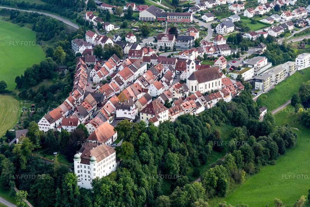 Luftbild: Hinteres Schloss in Mühlheim an der Donau im Bundesland Baden-Württemberg in Deutschland. Foto: IMG_102719.jpg vom 25.08.2017 durch Werner Riehm/FLY-FOTO.de
