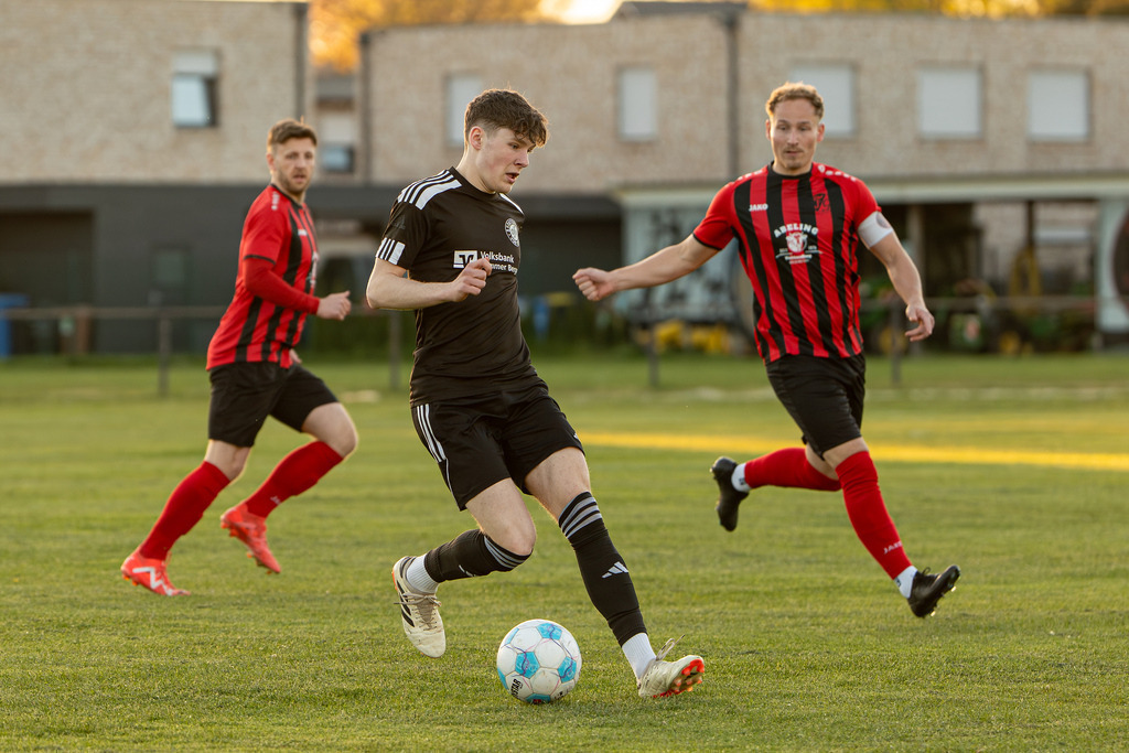 Fußball I Herren I Saison 2025-2026 I Bezirksliga Weser-Ems 4 I 23. Spieltag I TuS Frisia Goldenstedt - SW Osterfeine I 08226 | jns.sportfotos - Realisiert mit Pictrs.com