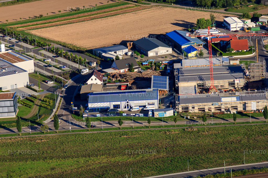 Luftbild: Serr Wintergärten GmbH in Rülzheim im Bundesland Rheinland-Pfalz in Deutschland. – Foto: IMG_59604.jpg vom 04.09.2013 durch Werner Riehm/FLY-FOTO.de – Auflösung des Originals: 4752 x 3168 px – SERR Wintergärten in Rülzheim