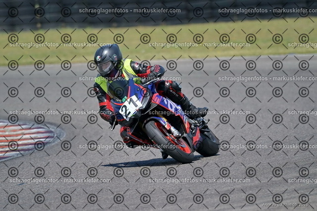 26BT02-2098 | markuskiefer.com - Realisiert mit Pictrs.com