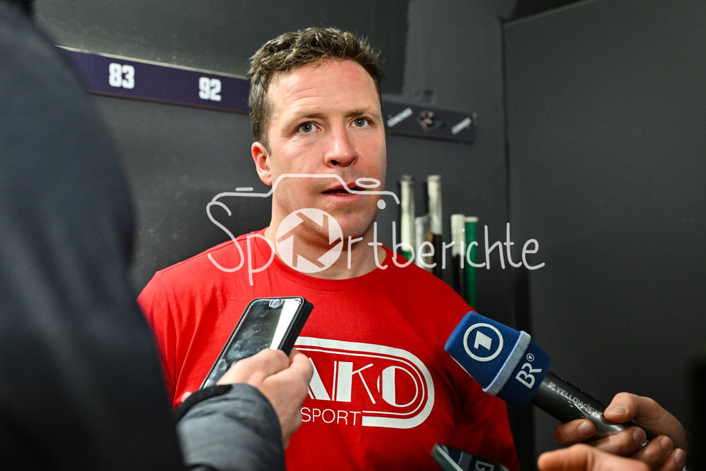 Augsburger Panther - Grizzlys Wolfsburg | AUGSBURG, GERMANY - 15. MARCH: im Bild T. J. TREVELYAN (Augsburger Panther 24) der ein Interview gibt nach dem Match zwischen den Augsburger Panthern und den Grizzlys Wolfsburg am 52. Spieltag der Penny DEL im Curt Frenzel Stadion
