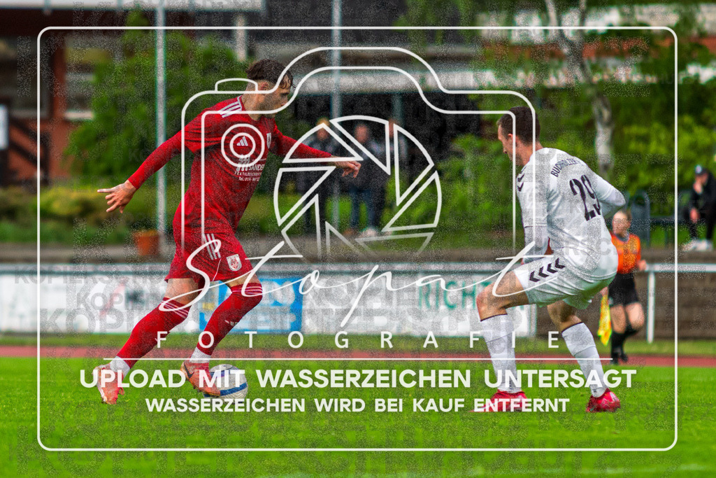 Bezirksliga Herren LG - TV Jahn Schneverdingen II vs. Buchholzer FC | Niklas Goelitzer (TV Jahn Schneverdingen II #10), Jonas Baumgart (Buchholzer FC #29); Bezirksliga Herren LG - TV Jahn Schneverdingen II vs. Buchholzer FC am 15.05.26 in Osterwald-Stadion, Schneverdingen - Realisiert mit Pictrs.com