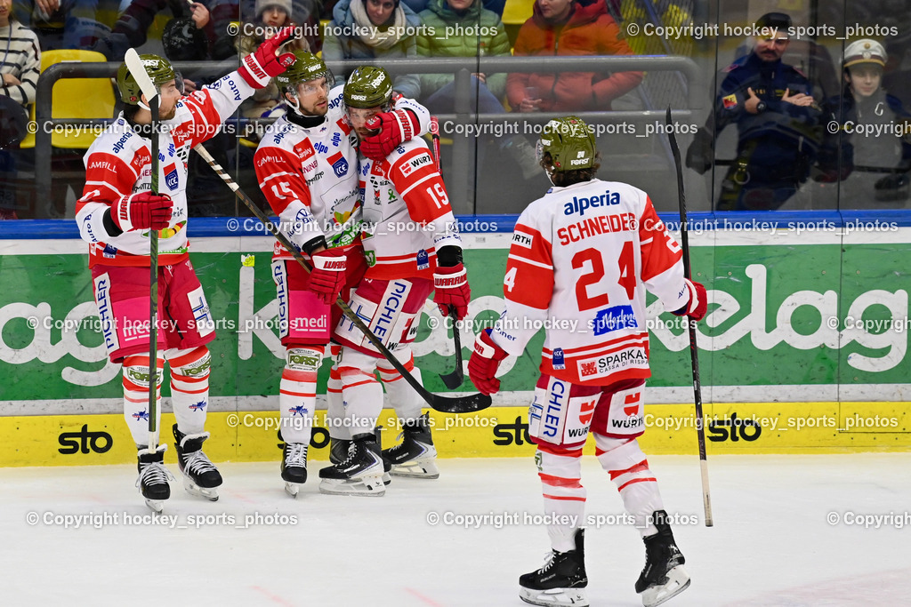 EC IDM Wärmepumpen VSV vs. HCB Südtirol Alperia | Jubel HC Bozen Mannschaft, #24 Cole Schneider HCB Südtirol Alperia, #19 Brad McClure HCB Südtirol Alperia, #15 Enrico Miglioranzi HCB Südtirol Alperia, EC IDM Wärmepumpen VSV vs. HCB Südtirol Alperia, EC IDM Wärmepumpen VSV vs. HCB Südtirol Alperia am 28.12.2025 in Villach (Stadthalle Villach), Austria, (Photo by Bernd Stefan)