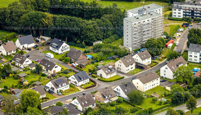 Werl240712285 | Luftbild, Sanierungen im Quartier Melsterberg, Hochhaus Fassaden Renovierung und Sanierung, Droste-Hülshoff-Straße, kleine Wiese mit Wäldchen, Werl, Soester Börde, Nordrhein-Westfalen, Deutschland