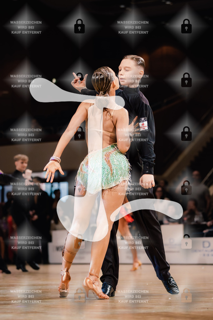 Goldstadtpokal 2025 - WDSF Open Latin Youth 6th (85) Michael Bakscheev _ Julie Meck (Schwarz-Weiß-Club Pforzheim)-2025-01-25-7090 | Webshop for digital downloads and prints of dance sport, event & show photographer Julian Link - Realisiert mit Pictrs.com