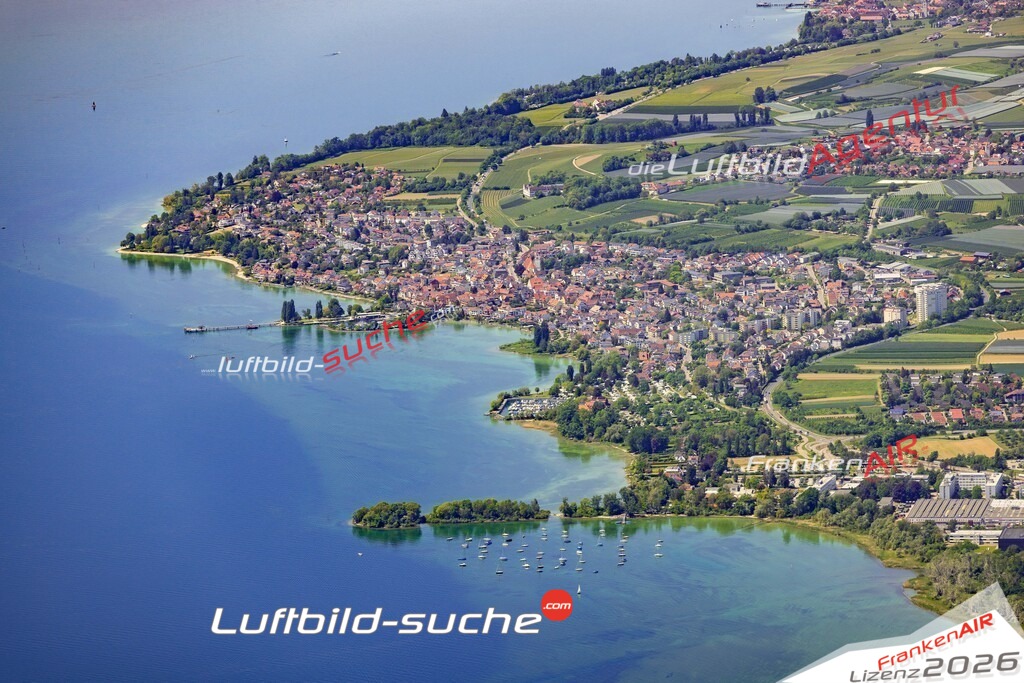 Das Luftbild zeigt :  Immenstaad am Bodensee - Die Luftaufnahme wurde 2024 vom UL-Flugzeug aus erstellt ( keine Drohne ) - Hochauflösende Luftaufnahme - Für grossformatige Ausdrucke geeignet. Die Geschenkidee !Mit Lizenz und Bildrechte bestellbar