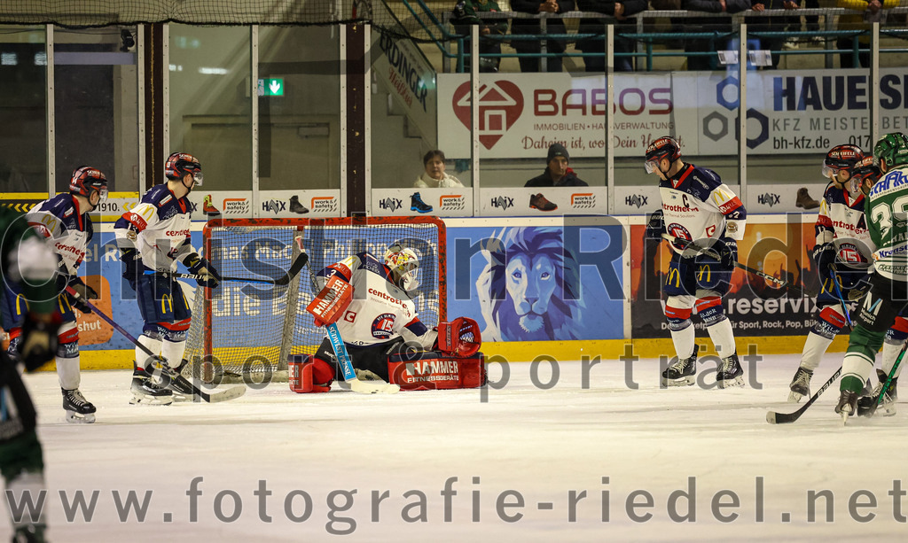 2024-01-05_081_TSV_Erding_gegen_VfE_Ulm-Neu-Ulm | Erding, Deutschland, 05.01.2024:
Eishockey, Bayernliga Vorrunde 2023 / 2024, 22. Spieltag, TSV Erding gegen VfE Ulm/Neu-Ulm, Endergebnis: 7:6

Torwart David Heckenberger (VfE Ulm/Neu-Ulm e. V., #3)

Foto: Christian Riedel / fotografie-riedel.net