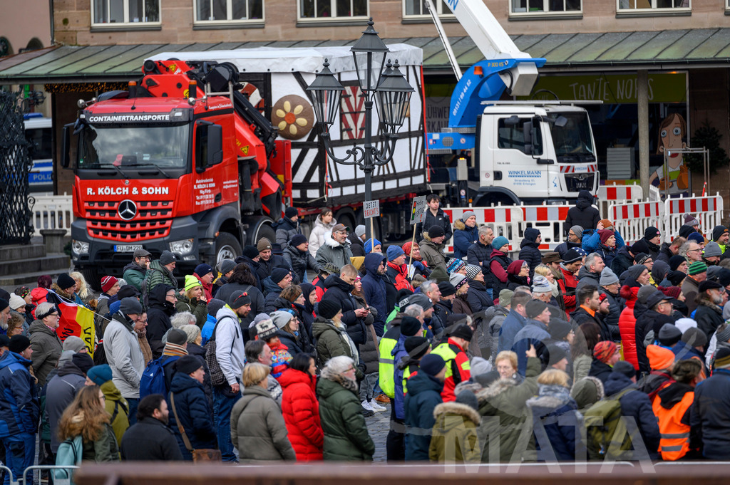 _DWA4588 | Bauerndemo gegen Agrarpolitik der Bundesregierung  auf dem Straße Obstmarkt und Hauptmarkt . Nürnberg, 08.01.2024 - Realisiert mit Pictrs.com