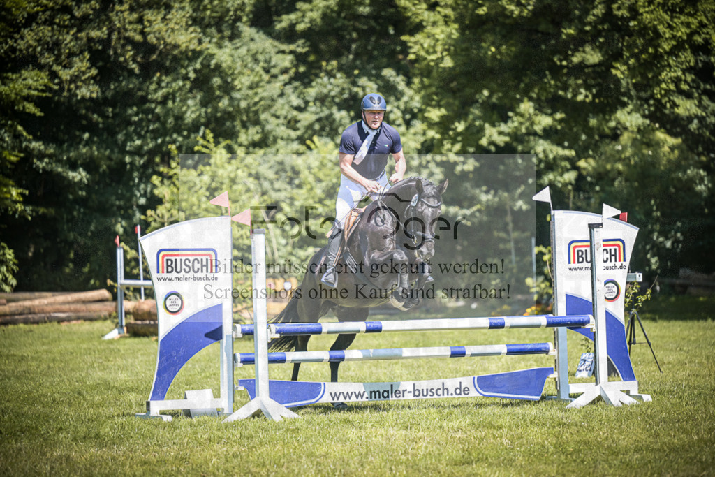 DOS_3585 | Entdecke hochwertige Reitturnierfotos von Foto Oger. Professionell, emotional und authentisch – jetzt Lieblingsmomente im Shop bestellen.Deutschlandweite Turnierfotografie. - Realisiert mit Pictrs.com