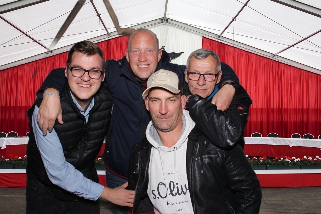 top-top.de 240928-176 | Foto, Video, Fotografie, Videografie, Fotobox, DJ, Discjockey, Musik, Musikbox, Veranstaltung, Photobooth, Amazon, Ebay, Buchtipp, Bestseller, Autor, Verlag, Buch, Wesel, Hamminkeln, NRW, Dinslaken, Rees, Drohne, Hochzeit, Party, Fotobox, Wesel, Fotograf