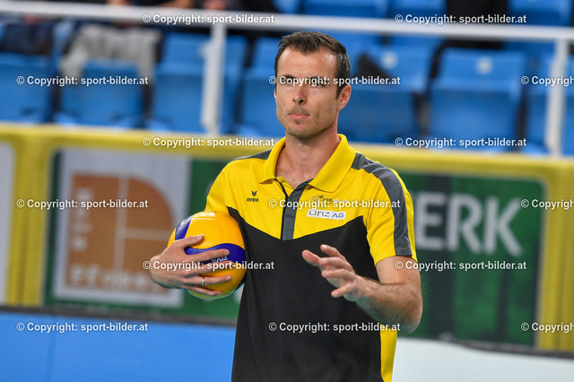 AUT, AVL, Steelvolleys Linz vs VB Niederoesterreich Sokol-Post | 19.04.2022, Sporthauptschule Kleinmuenchen, AUT, AVL,, Steelvolleys Linz  vs VB Niederoesterreich Sokol-Post, im Bild Roland Schwab, Trainer Steelvolleys Linz (Linz)


// AVL, Austrian Volley League Match between Steelvolleys Linz vs VB Niederoesterreich Sokol-Post in Linz, Austria on 2022/04/19