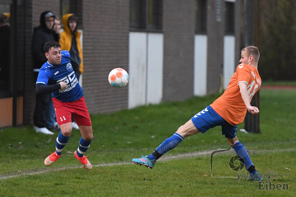 TuS Ofen-1.FC Nordenham | Herren Kreispokal; TuS Ofen (orange)-1.FC Nordenham (blau) am 12.04.2023; in Ofen (), Photo: Philip Eiben 2023 - Realisiert mit Pictrs.com