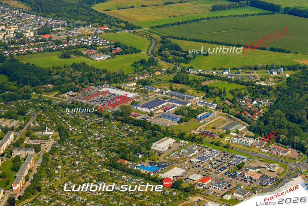 Luftaufnahme Gewerbegebiet Bad Doberan - Die Luftaufnahme wurde 2025 vom UL-Flugzeug heraus erstellt ( ohne Drohne ) - Hochauflösende Luftaufnahme - für professionelle Ausdrucke geeignet. Die Geschenkidee !Mit Lizenz und Bildrechte bestellbar
