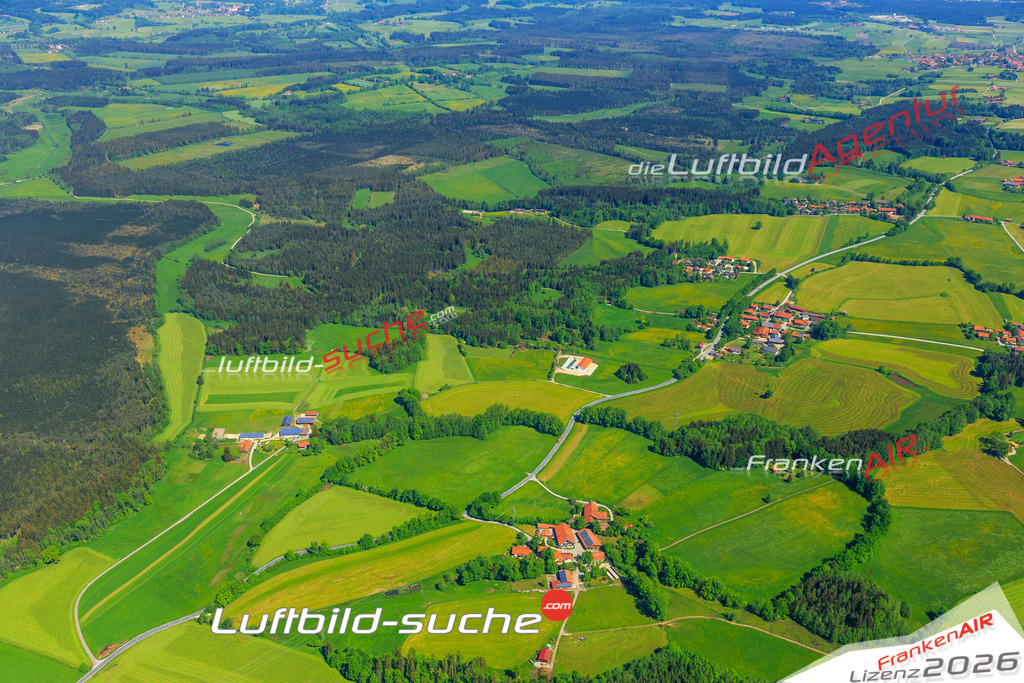 Die Luftaufnahme der Stadt Bad-heilbrunn wurde vom UL-Flugzeug heraus erstellt ( keine Drohne )- hohe Auflösung für beste Qualität