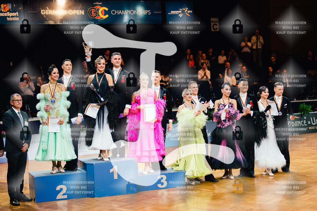 GOC 2025 - WDSF PD Super Grand Prix Standard Siegerehrung-2025-08-21-2144 | Webshop for digital downloads and prints of dance sport, event & show photographer Julian Link - Realisiert mit Pictrs.com