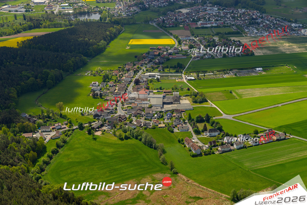 Die Luftaufnahme Neundorf - Mitwitz wurde 2022 vom Flugzeug aus (keine Drohne) erstellt. Hohe Auflösung -für große Poster und Wandbilder geeignet - Garantiert!