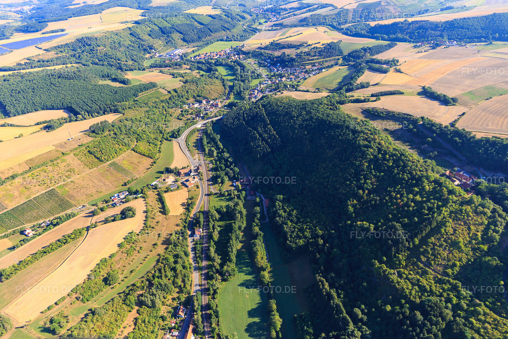 Luftbild: Weinbege im Alsenztal im Ortsteil Cölln in Mannweiler-Cölln im Bundesland Rheinland-Pfalz in Deutschland. Foto: IMG_109933.jpg vom 06.08.2018 durch Werner Riehm/FLY-FOTO.de