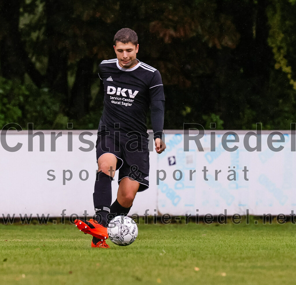 2023-08-27_030_TSV_Steinhoering_gegen_FC_Ebersberg | Steinhöring, Deutschland, 27.08.2023:
Fußball, Kreisklasse 2023 / 2024, 2. Spieltag, TSV Steinhöring gegen FC Ebersberg, Endergebnis: 2:0

Leonhard Lang (TSV Steinhöring, #2)

Foto: Christian Riedel / fotografie-riedel.net