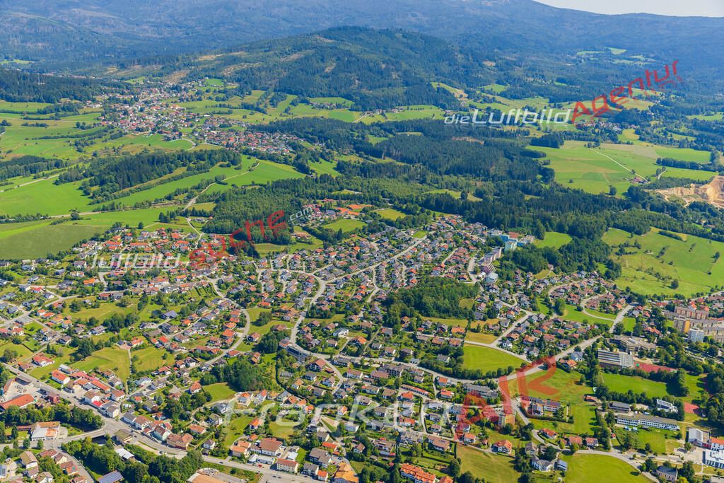 zwiesel-5312-jahr-2025 | Luftaufnahme der Stadt Zwiesel - Die Luftaufnahme wurde 2025 vom UL-Flugzeug heraus erstellt ( keine Drohne ) - Hochauflösende Luftaufnahme - für professionelle Ausdrucke geeignet. Die Geschenkidee !Mit Lizenz und Bildrechte bestellbar