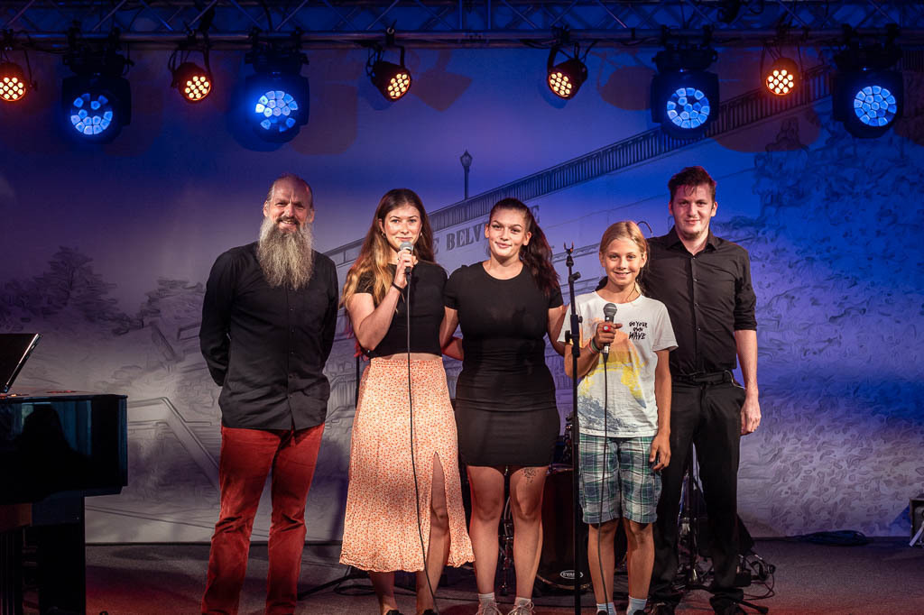 Karaoke mit Liveband | Karaoke mit Forster Family im Forte Belvedere Leisnig zum Festival Hallo Leisnig 2022. - Realisiert mit Pictrs.com