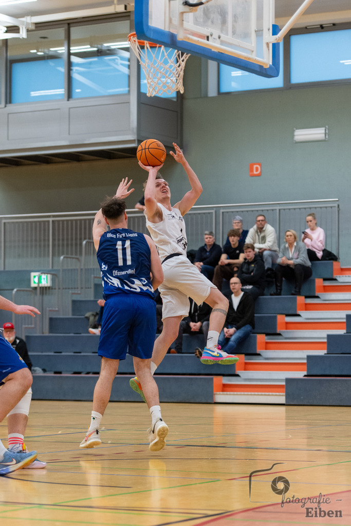 Wattworms Edewecht-Lions Ofenerdiek | Wattworms Edewecht (weiß)-Lions Ofenerdiek (blau) am 22.02.2026 in Edewecht (Heinz-zur-Jührden-Halle); Photo: Philip Eiben 2025 - Realisiert mit Pictrs.com