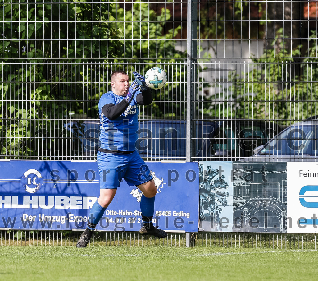 2023-07-09_034_FC_Forstern_gegen_SpVgg_Neuching | Forstern, Deutschland, 09.07.2023:
Fußball, Kreisklasse 2023 / 2024, Testspiel, FC Forstern gegen SpVgg Neuching, Endergebnis: 2:4

Torwart Kilian Schaufler (FC Forstern, #1)

Foto: Christian Riedel / fotografie-riedel.net