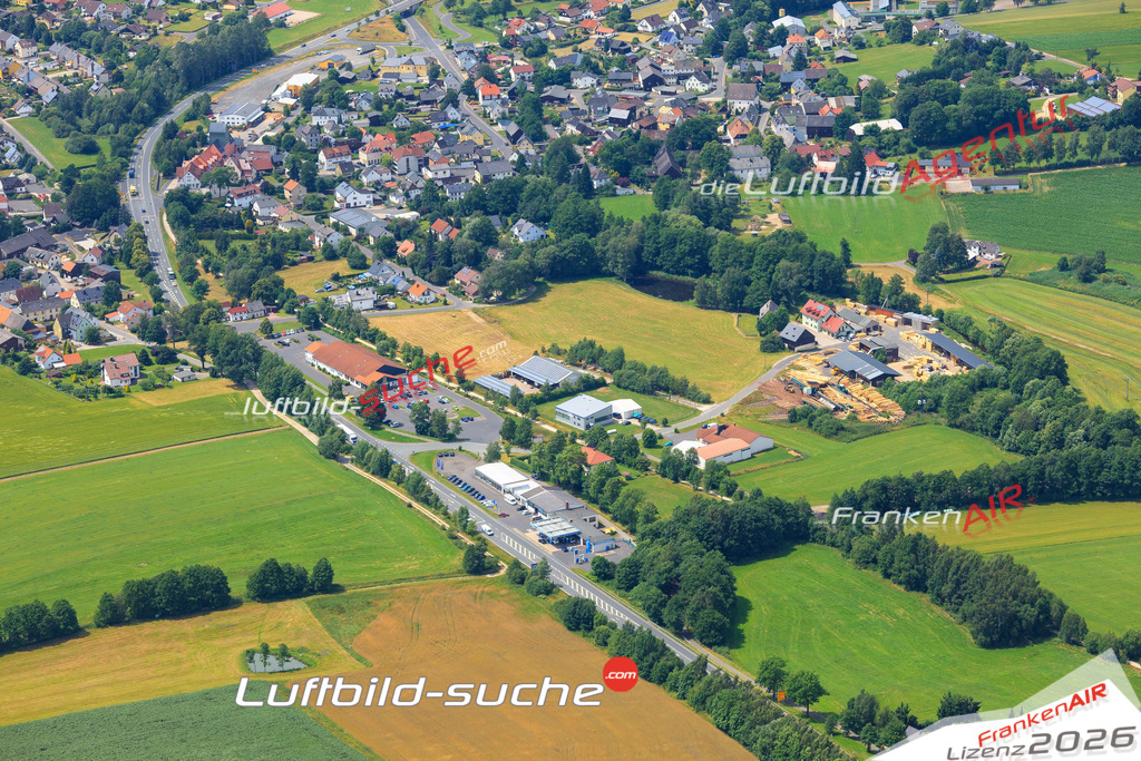 Die Luftaufnahme der Stadt Tröstau wurde vom UL-Flugzeug heraus erstellt ( keine Drohne )- hohe Auflösung für beste Qualität