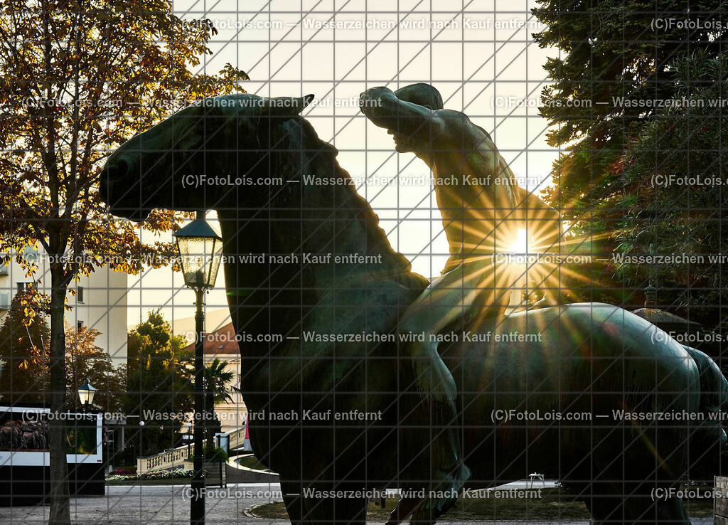 ALP5608_Baden_Reiterstatue im Kurpark | (C)FotoLois.com, Alois Spandl, Baden bei Wien im Abendlicht, Mo 2. Oktober 2023.