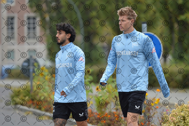 RGE_6313b | Hertha BSC, 2.Bundesliga ,Herren, Saison 2025/26, Training, 07.10.2025, von li. Kevin Sessa (Hertha BSC), Luca Schuler (Hertha BSC),  Fotograf:  Ralf Gebhardt - Realisiert mit Pictrs.com