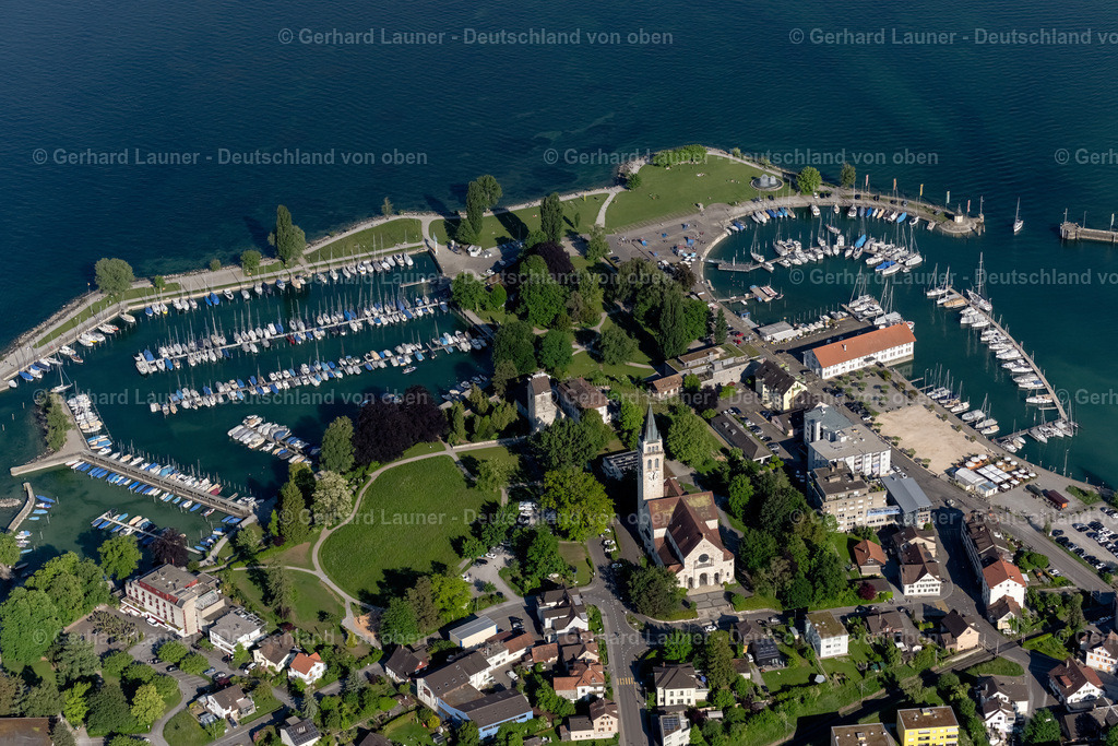 4028371 | ROMANSHORN 17.05.2020 Blick auf den Hafen von Romanshorn im Kanton Thurgau in der Schweiz. Außerdem ist die Katholische Kirche Romanshorn zu sehen. // View of the harbour of Romanshorn in the canton Thurgovia in the Switzerland. Furthermore you can see the Catholic Church of Romanshorn. Foto: Gerhard Launer