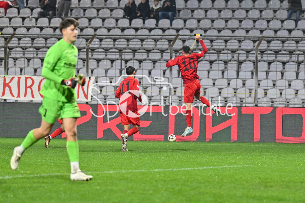 FC Bayern Amateure - FV Illertissen | Jubel der Hausherren nach dem Treffer zum 2-1 durch Arijon IBRAHIMOVIC (FC Bayern München II #10) / Freude / Happy / Tor / Torschuetze