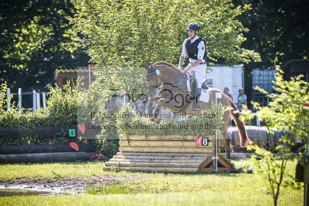 DOS_6905 | Entdecke hochwertige Reitturnierfotos von Foto Oger. Professionell, emotional und authentisch – jetzt Lieblingsmomente im Shop bestellen.Deutschlandweite Turnierfotografie. - Realisiert mit Pictrs.com