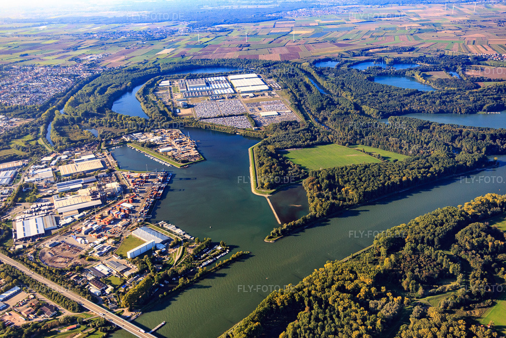 Luftbild: Übersicht Rheinhafen aus Südosten in Germersheim im Bundesland Rheinland-Pfalz in Deutschland.Foto: IMG_072885.jpg vom 23.09.2014 durch Werner Riehm/FLY-FOTO.deAuflösung des Originals: 5472 x 3648 px