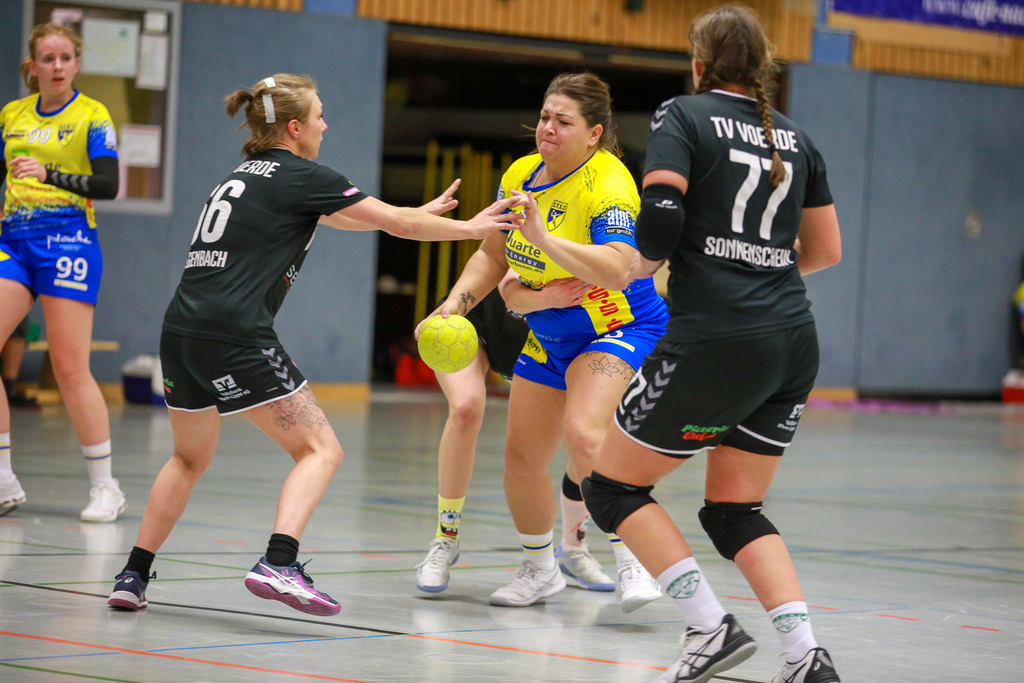 SVN_TvVoerde_021124_103 | Bildergalerie von Sport-Ereignissen aber auch von weiteren spannenden Dingen - nicht nur vom Niederrhein. In Anlehnung an den bekannten Spruch von Hanns Dieter Hüsch heißt das Motto: "Niederrhein ist überall".  - Realisiert mit Pictrs.com