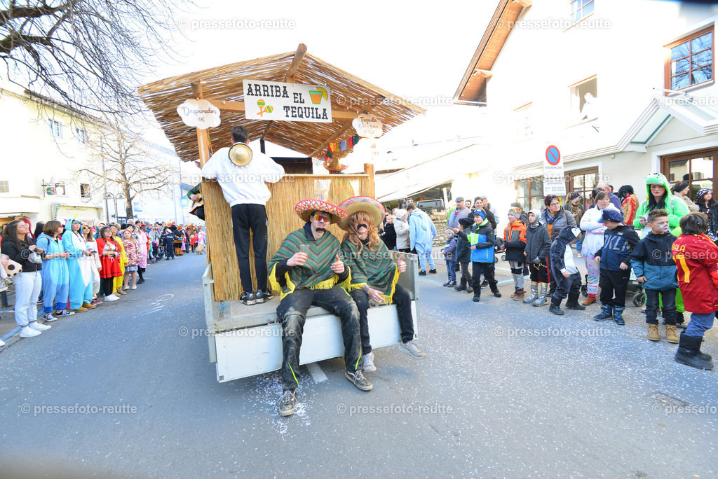 news-2023-Feb16-Unsinniger_Fasching_Reutte-nik-WTV_7498 | Info aus dem Bezirk Reutte/Ausserfern Tirol sowie eine umfangreiche Bilddatenbank über die gesamte Region: Lechtal, Talkessel Reutte, Tannheimertal, Zwischentoren. Lech, Plansee, Zugspitze, Grenztunnel, B179, Fernpassstraße, Verkehr, Lawinen, Tradition, - Realisiert mit Pictrs.com
