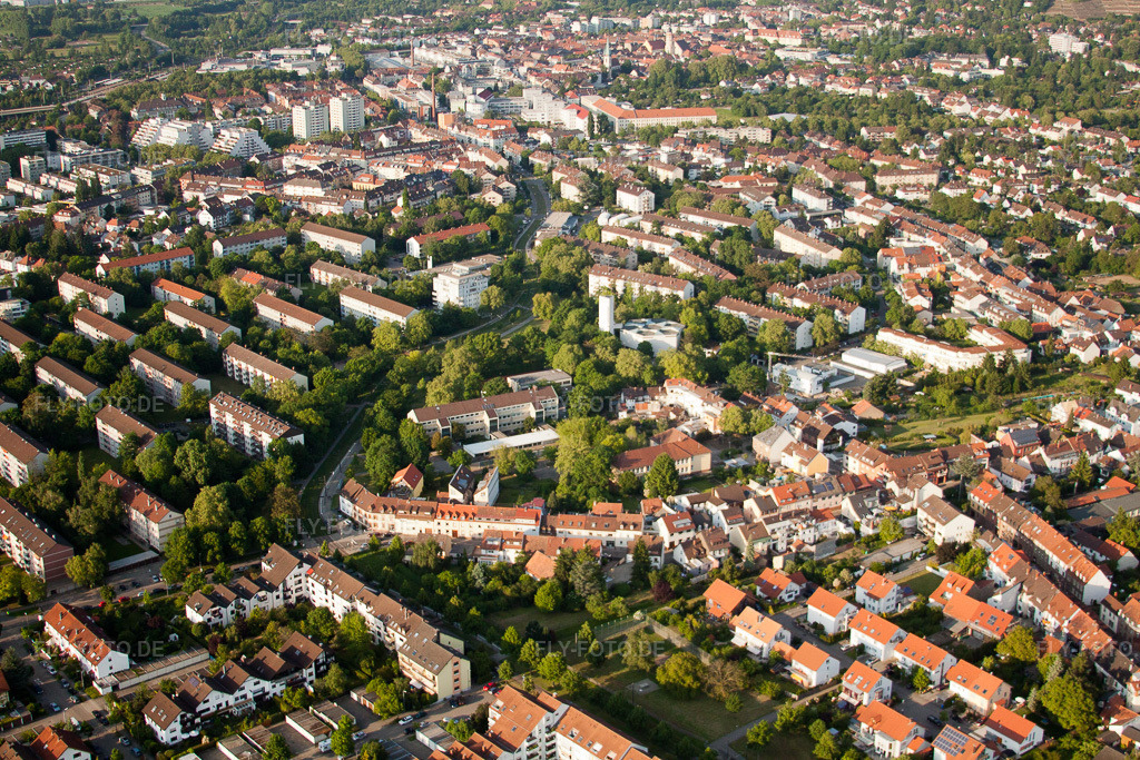 Luftbild: Oberwaldschule im Ortsteil Durlach in Karlsruhe im Bundesland Baden-Württemberg in Deutschland. Foto: IMG_27456.jpg vom 23.05.2010 durch Werner Riehm/FLY-FOTO.de